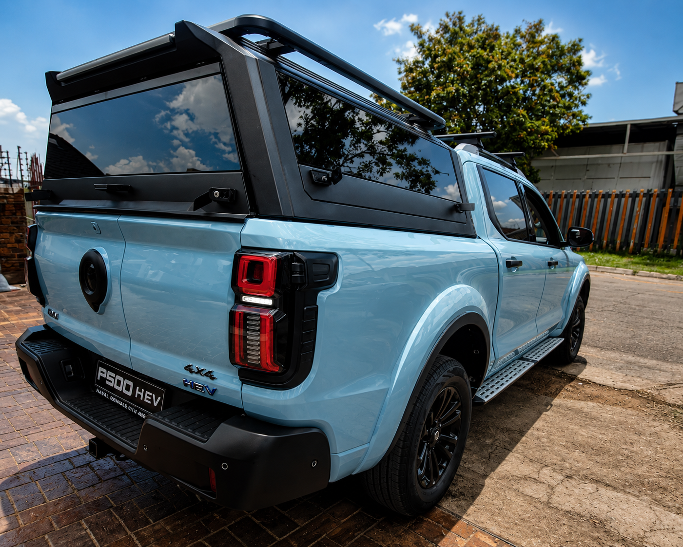 GWM P300 Explorer Aluminium Canopy – Solid Glass Gullwing Doors