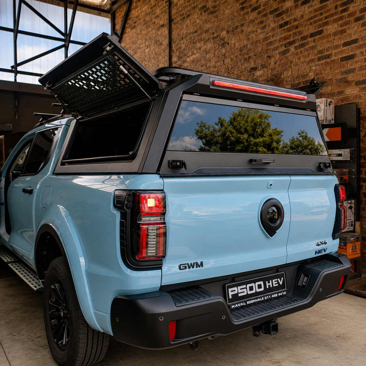 GWM P300 Explorer Aluminium Canopy – Solid Glass Gullwing Doors
