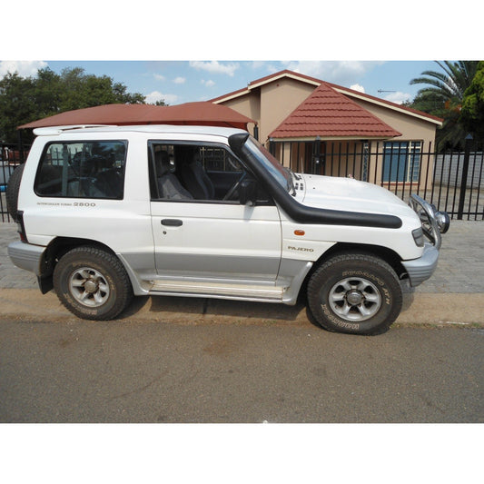 1998-1999 Pajero Blister Fender NL Snorkel