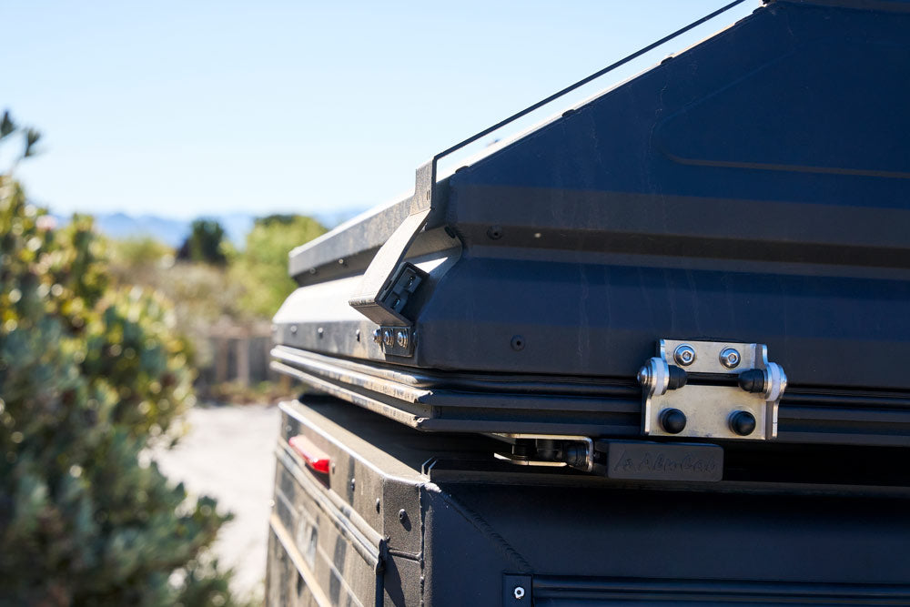 4 SLEEPER ROOFTOP TENT - BLACK