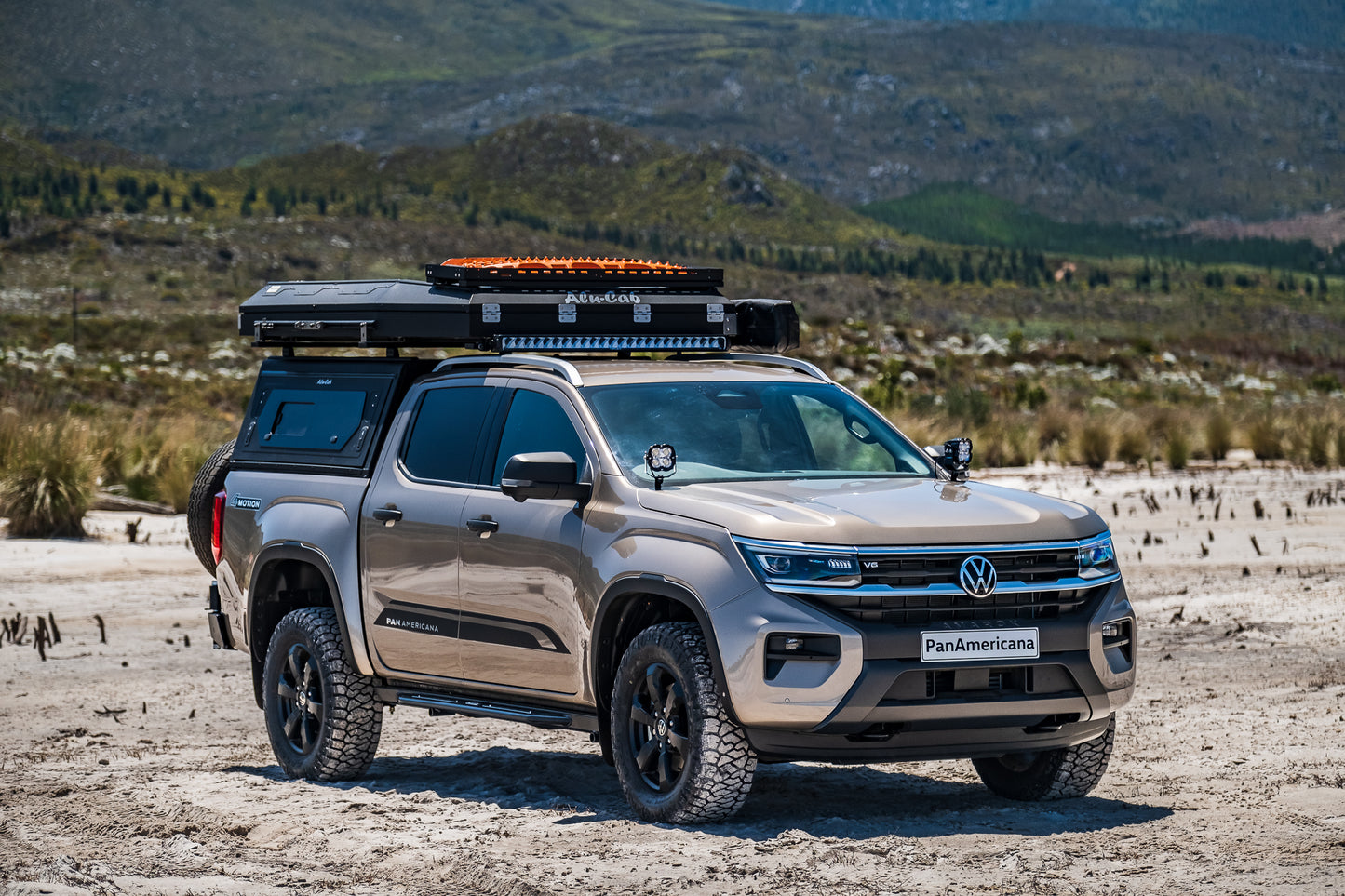 CONTOUR CANOPY - VW AMAROK - DC - BLACK - SIDE WINDOWS INCL