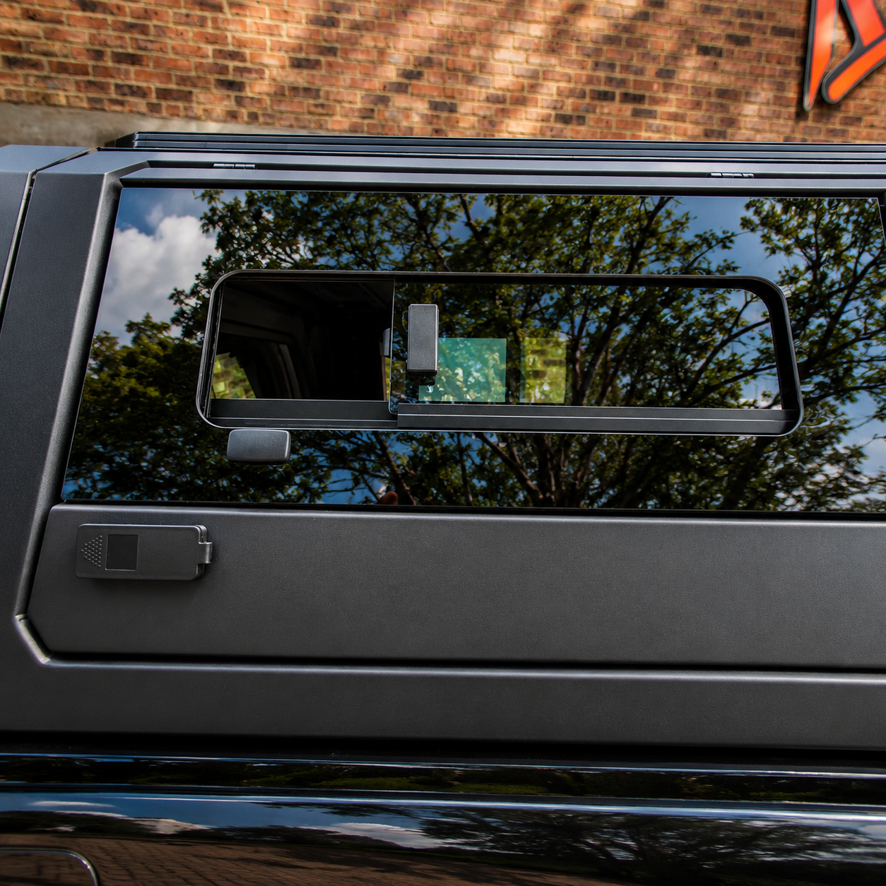 GWM P300 Explorer+ Aluminium, Solid Glass Canopy – Glass Gullwing Doors & Sliding Side Window