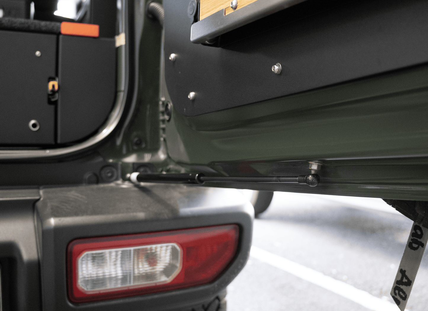 JIMNY - REAR DOOR SHOCK WITH SHOCK ENDS