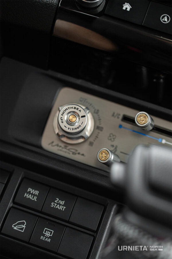 Urnieta Vintage A/C Control Panel - LC70 - Colour: Silver