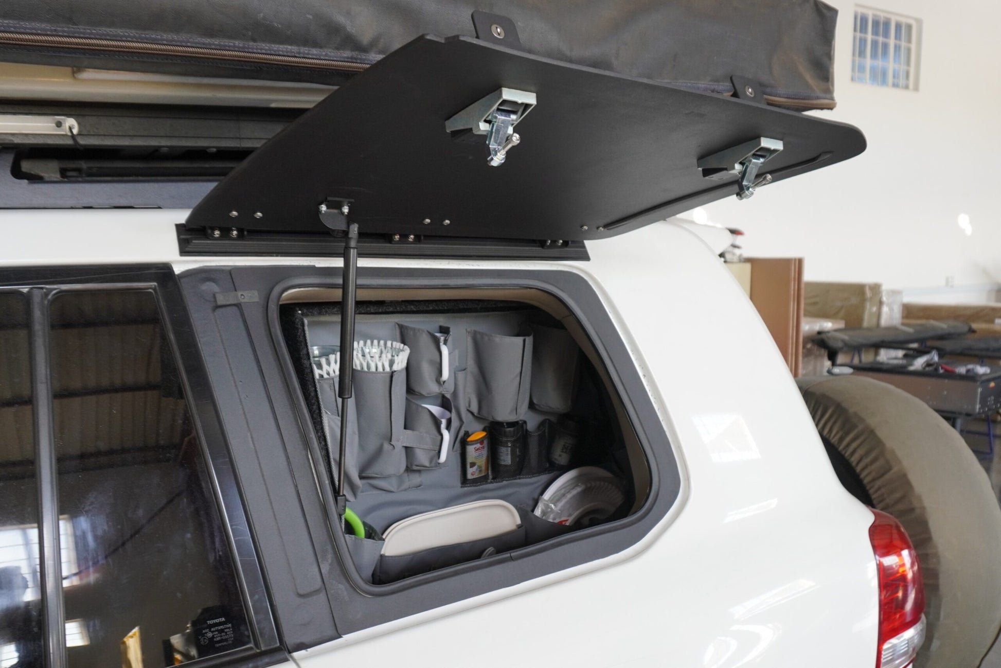 Gullwing Windows – Toyota Land Cruiser 200 – Pair