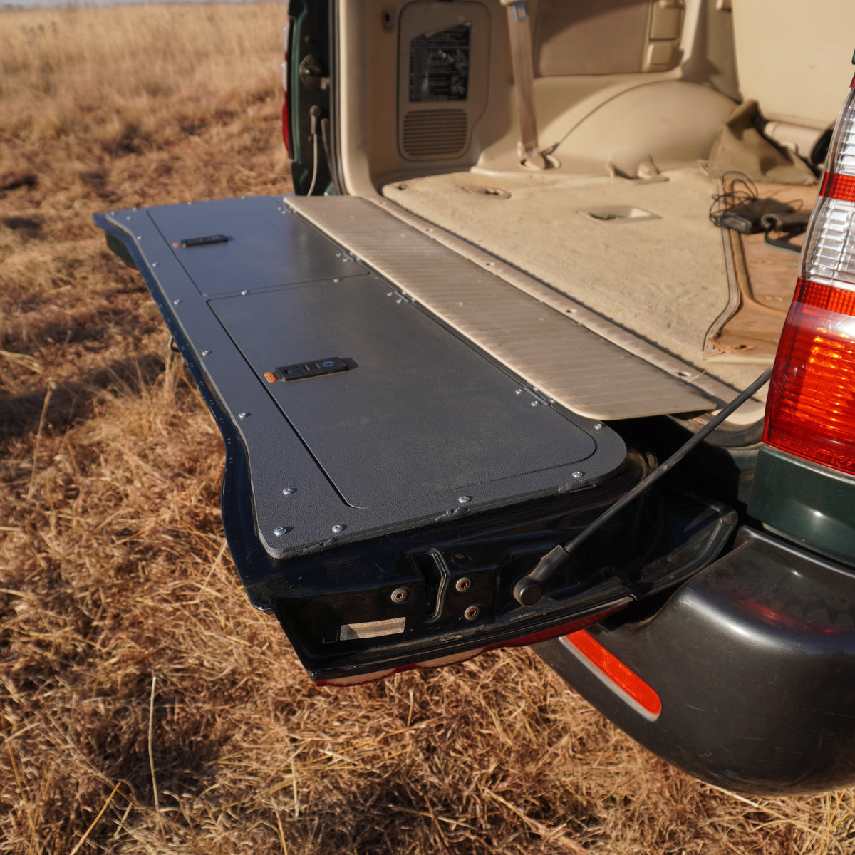 Tailgate Storage – LC100