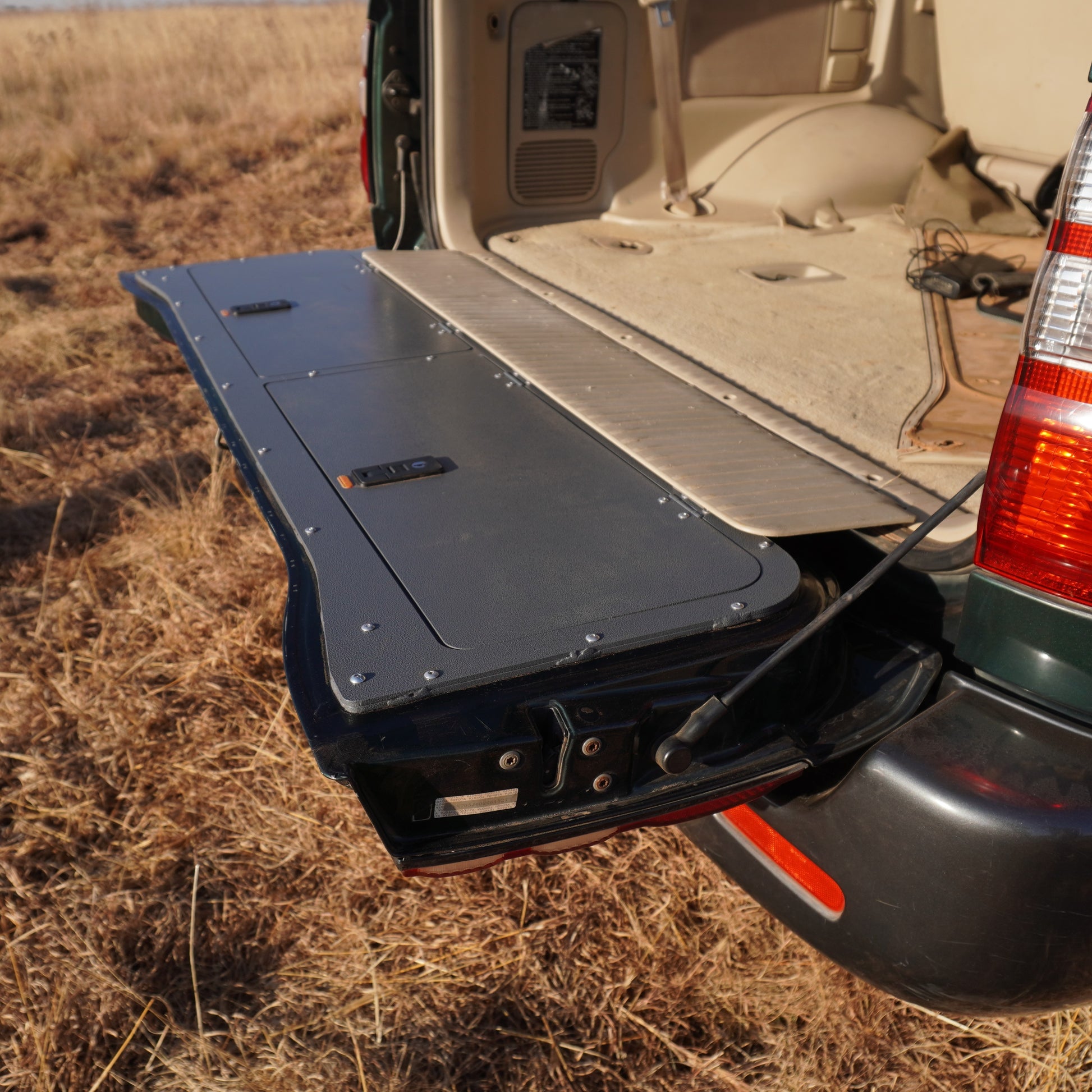 Tailgate Storage – LC100