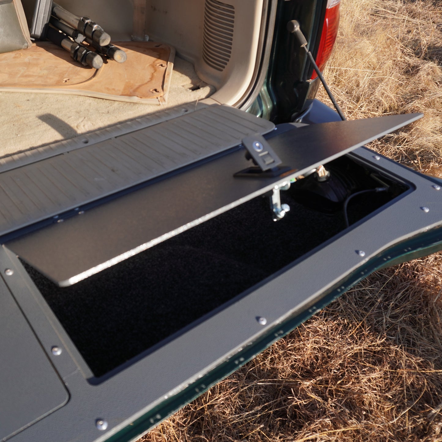 Tailgate Storage – LC100