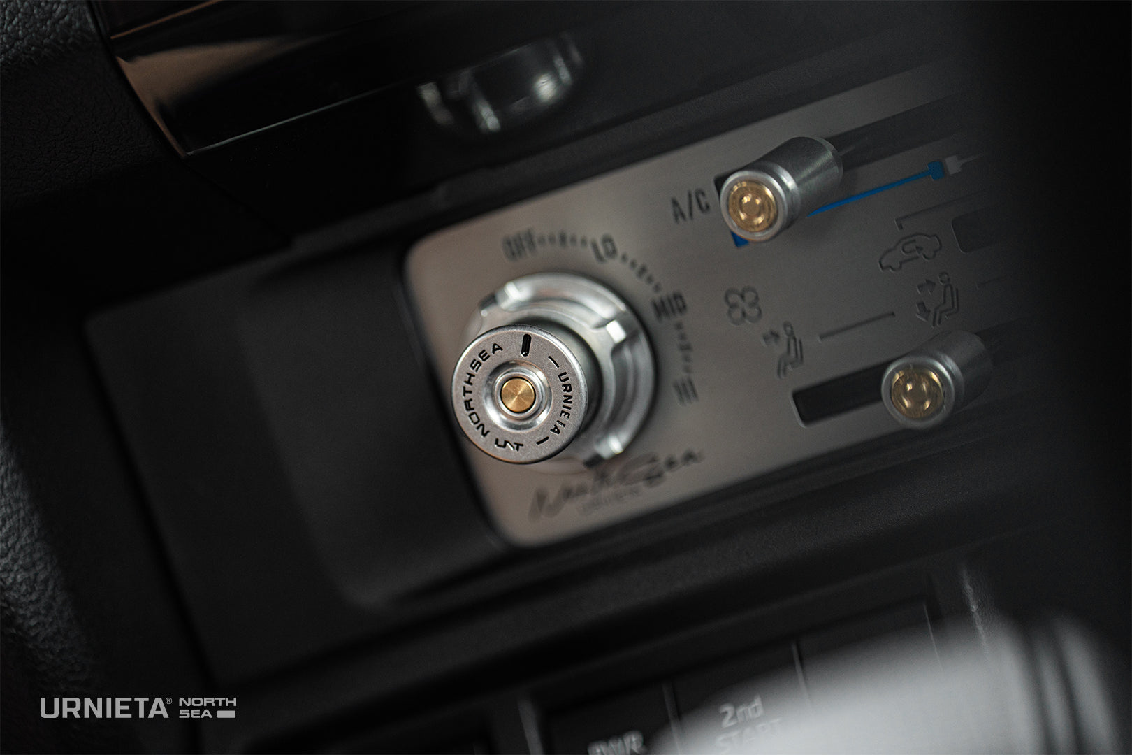 Urnieta Vintage A/C Control Panel - LC70 - Colour: Silver