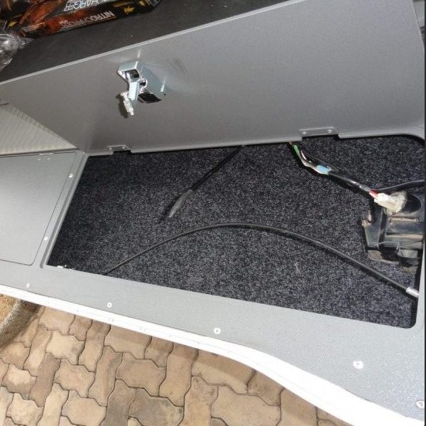 Tailgate Storage – LC100