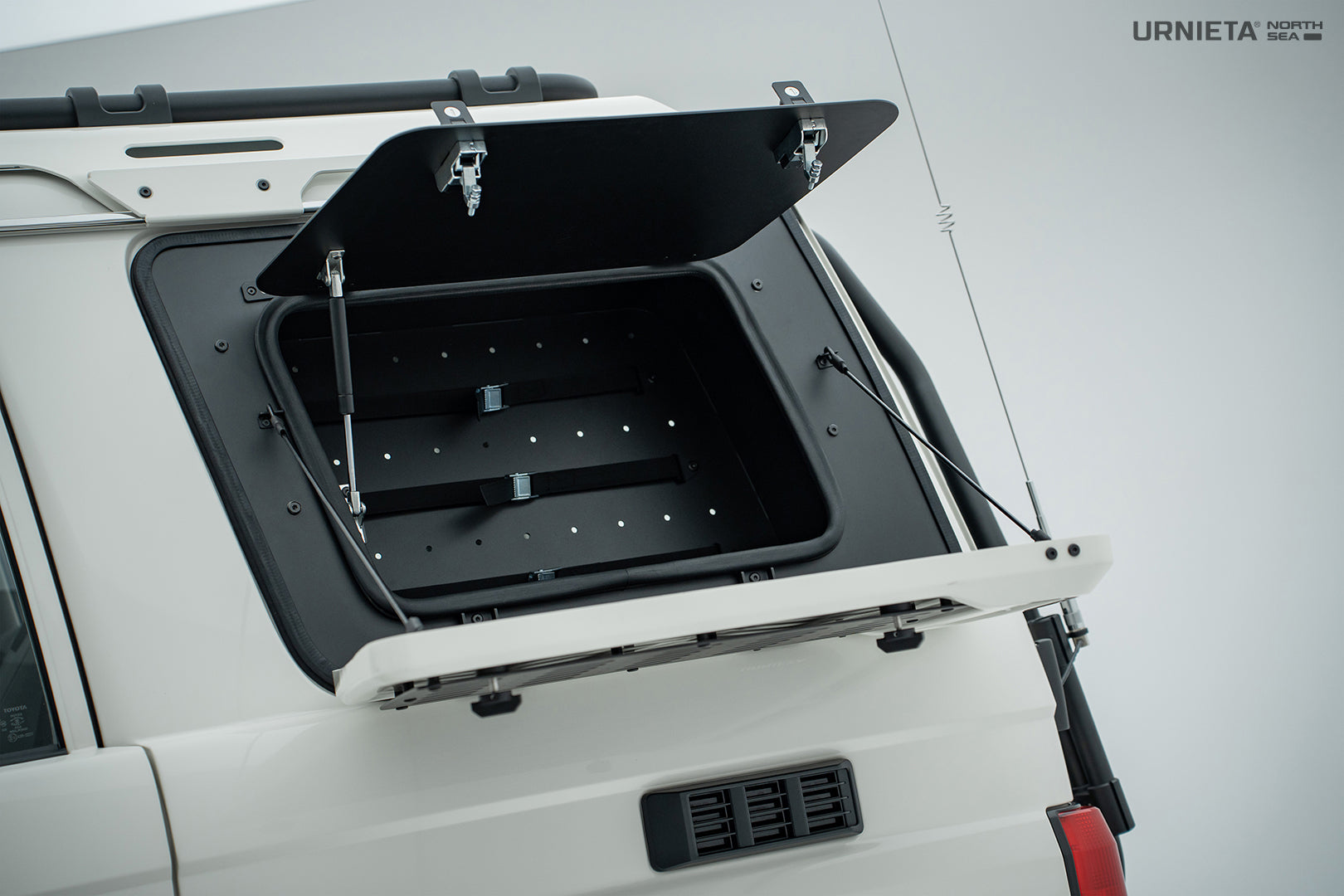 Urnieta LC76 side window multi-function box - Side: Left